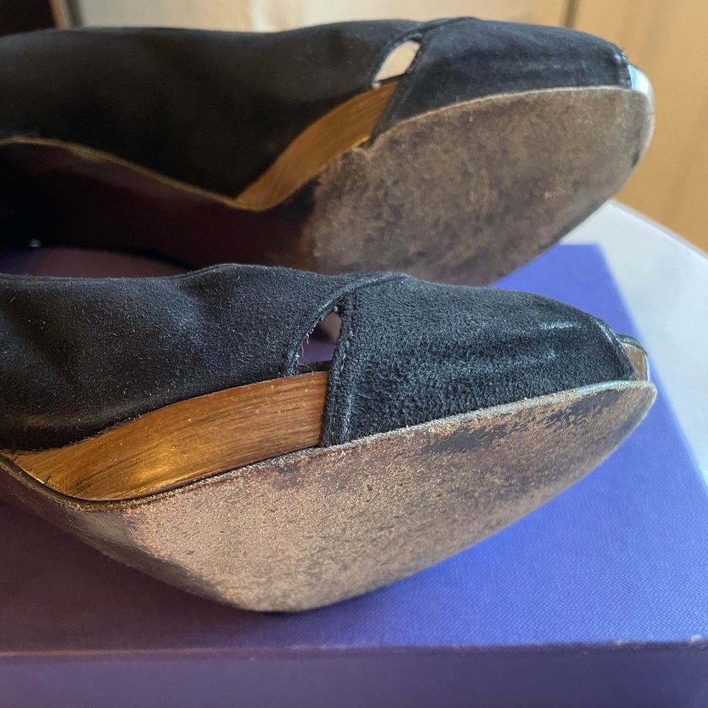 Stuart Weitzman shoes ๐ - Picture 2 of 3